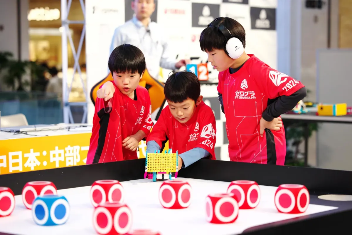 チーム戦ロボット競技の様子