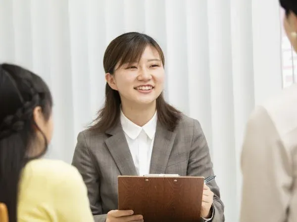 カウンセリングの様子をイメージ