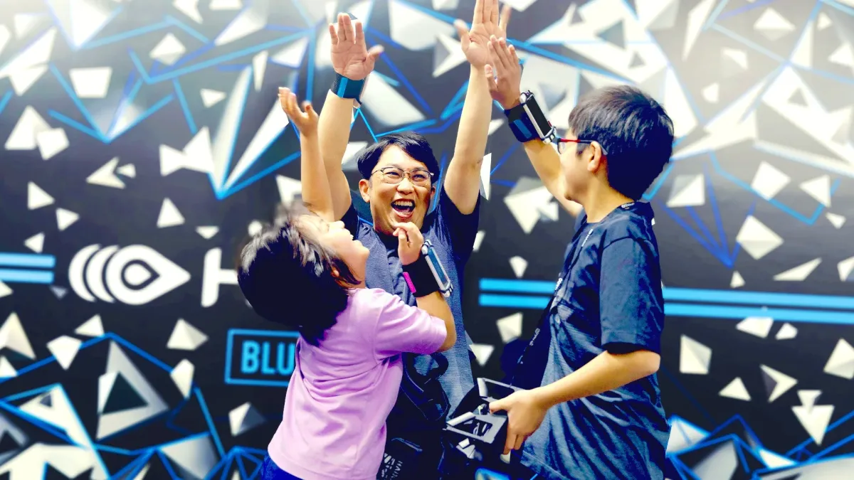 HADOで楽しむ家族、ハイタッチ