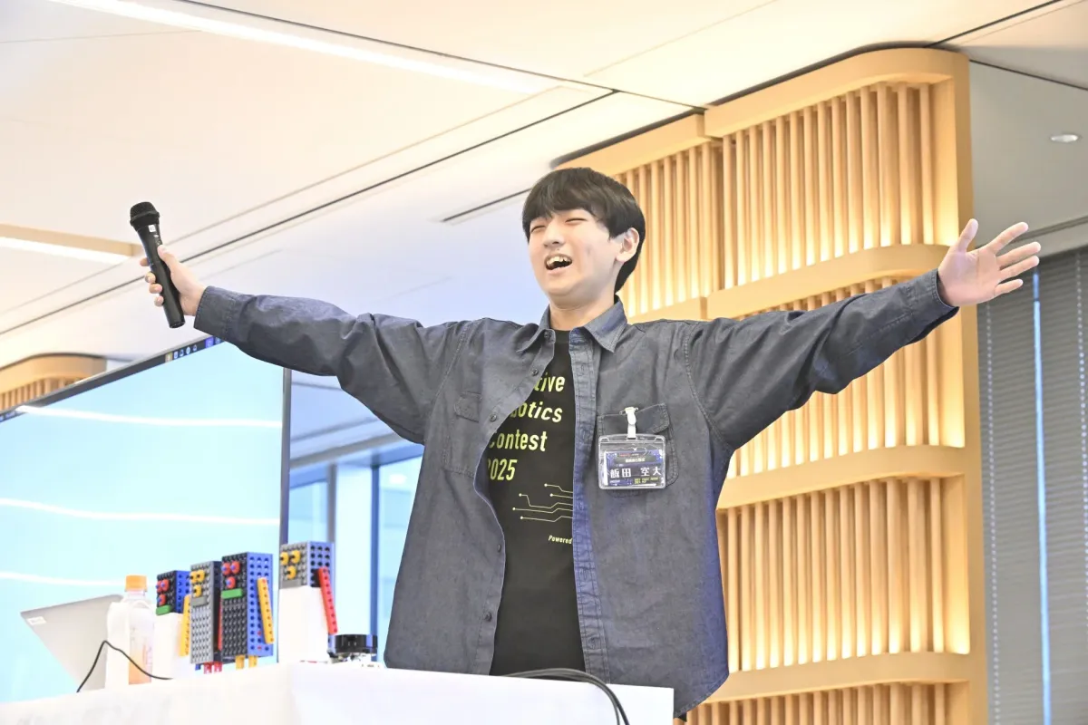 プレゼンテーションをする生徒