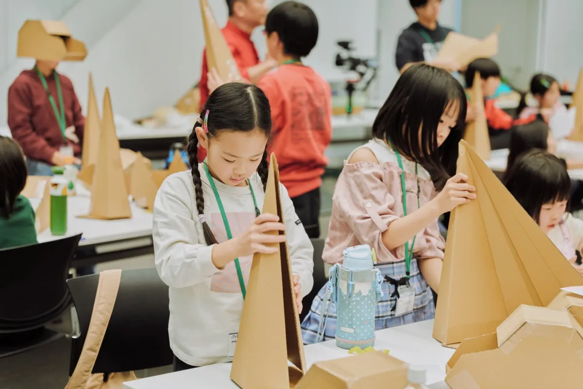 子供たちの工作風景