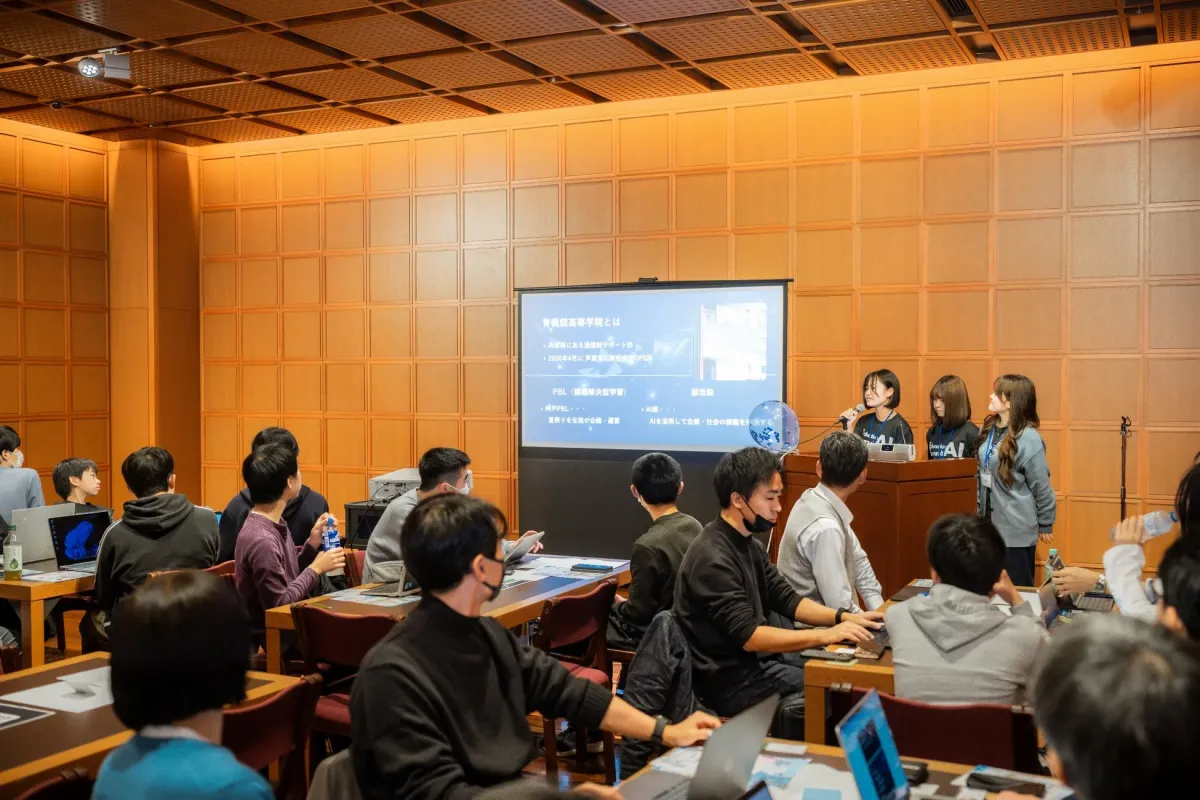 ワークショップでAIアプリ開発に取り組む参加者たち