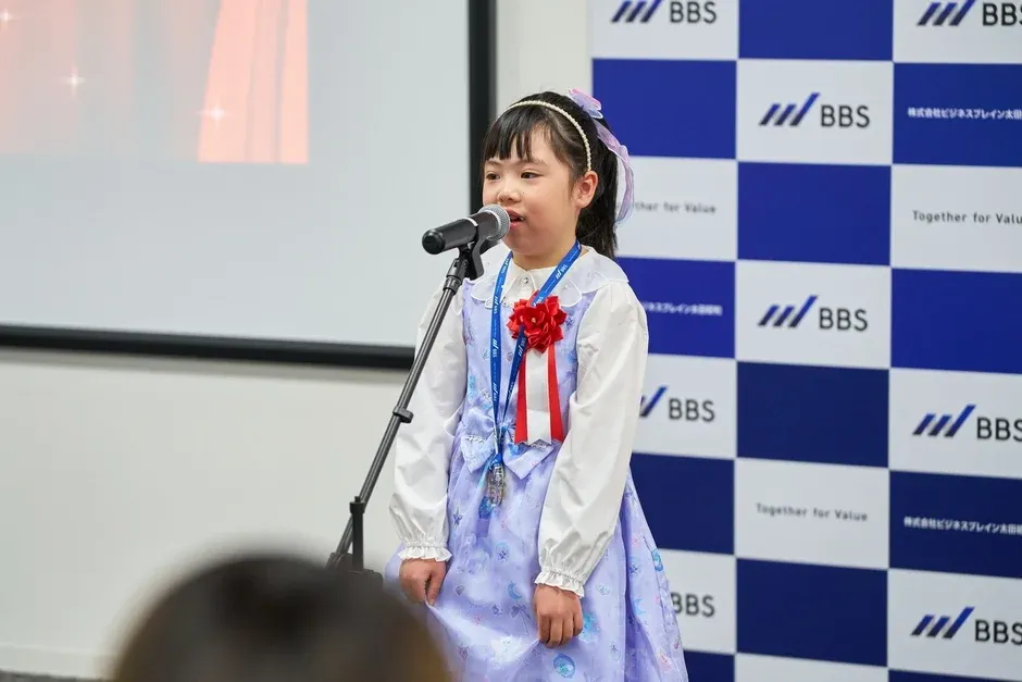 冨田茉步さんのスピーチの様子