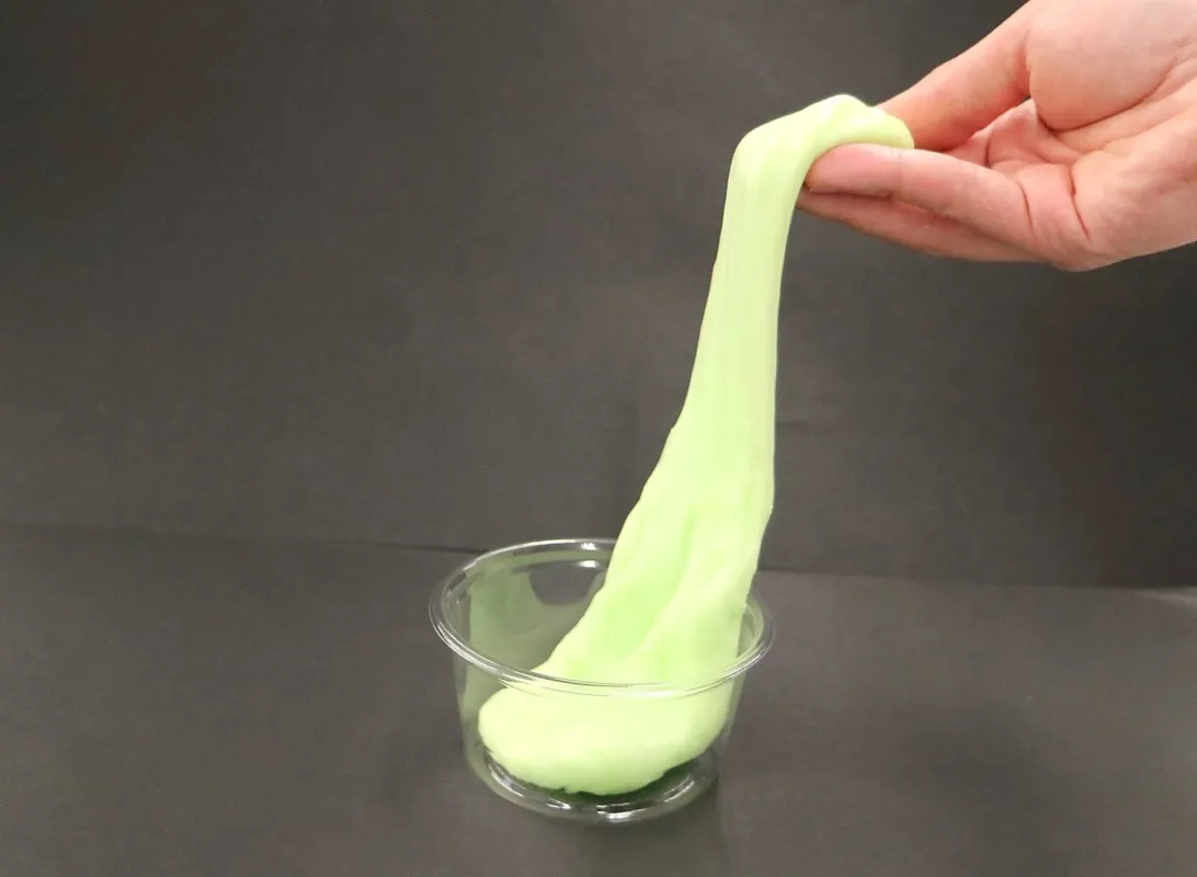 伸びるスライム