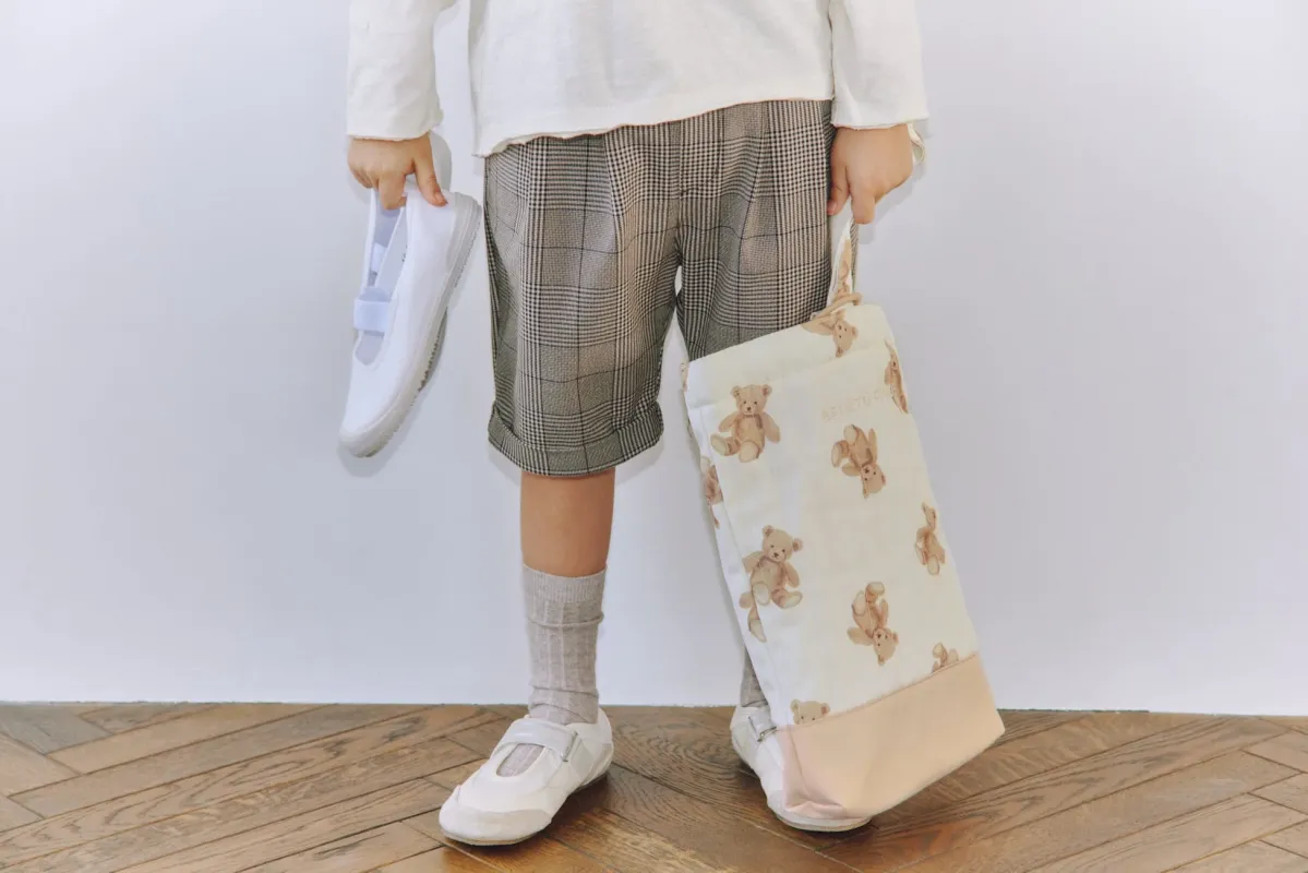 クマ柄のシューズバッグと上履き