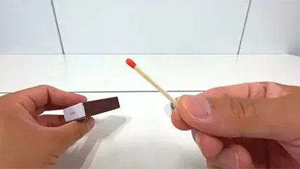 マッチとマッチ箱