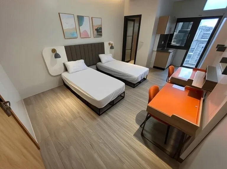 モダンなインテリアの部屋