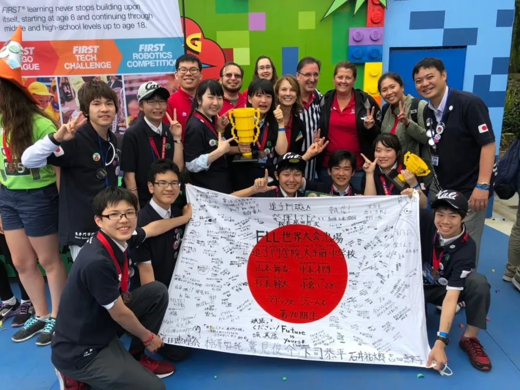 FLL世界大会に出場した日本の学生チーム