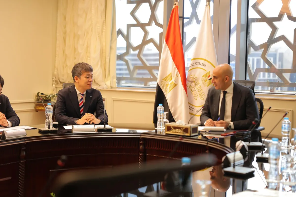 エジプト政府関係者との会談の様子