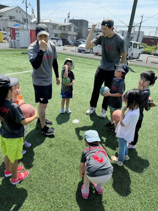 コーチと子供たち