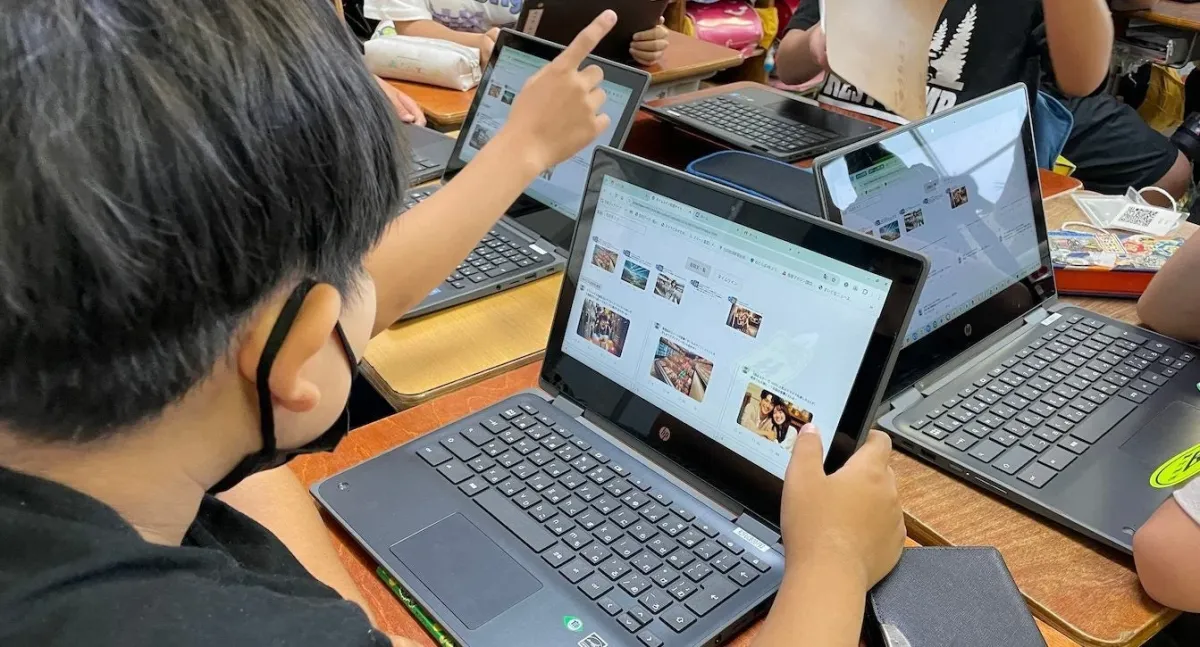 SNSのアルゴリズムを学ぶ教室での様子