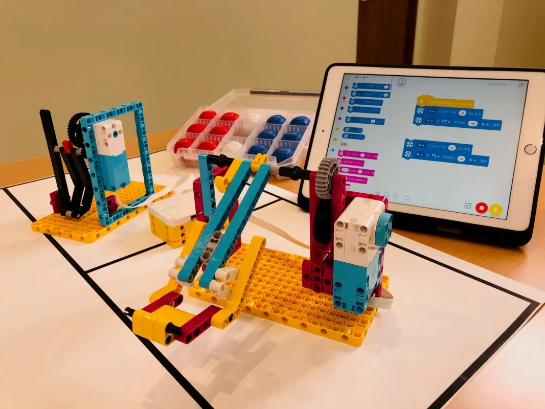 ロボットとプログラミング画面