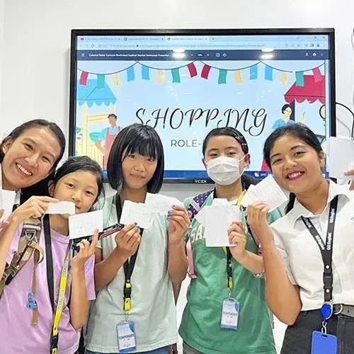 プレゼンテーションをする生徒たち