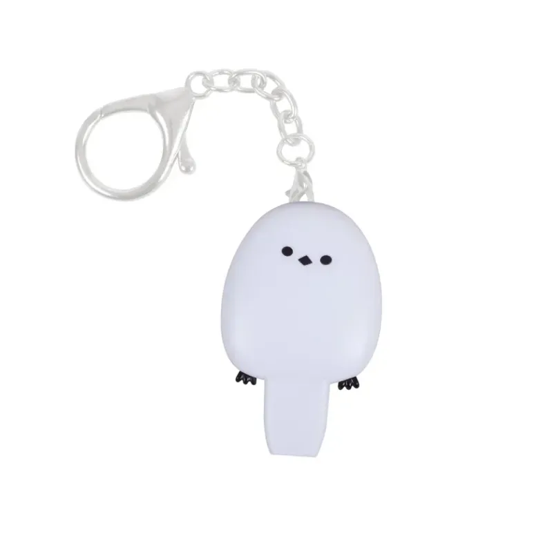 可愛らしいシマエナガの形をした白いキーホルダー