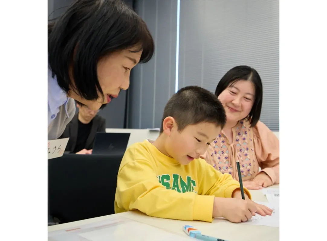 子どもを指導する様子